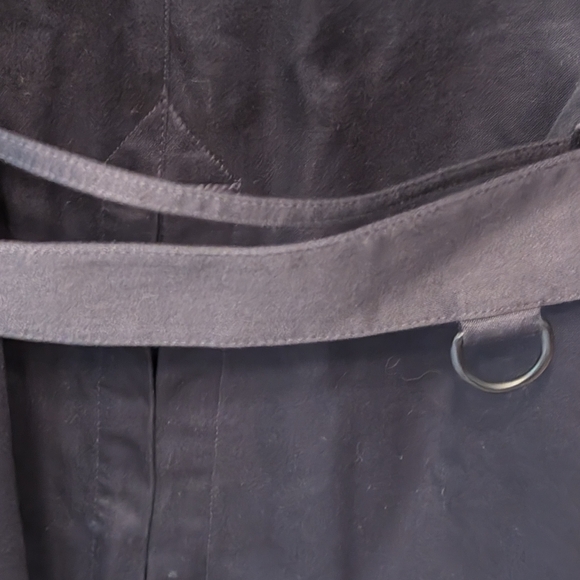 Navy Burberry Men's raincoat size 48 (altered tho)...hardly worn - Picture 12 of 15